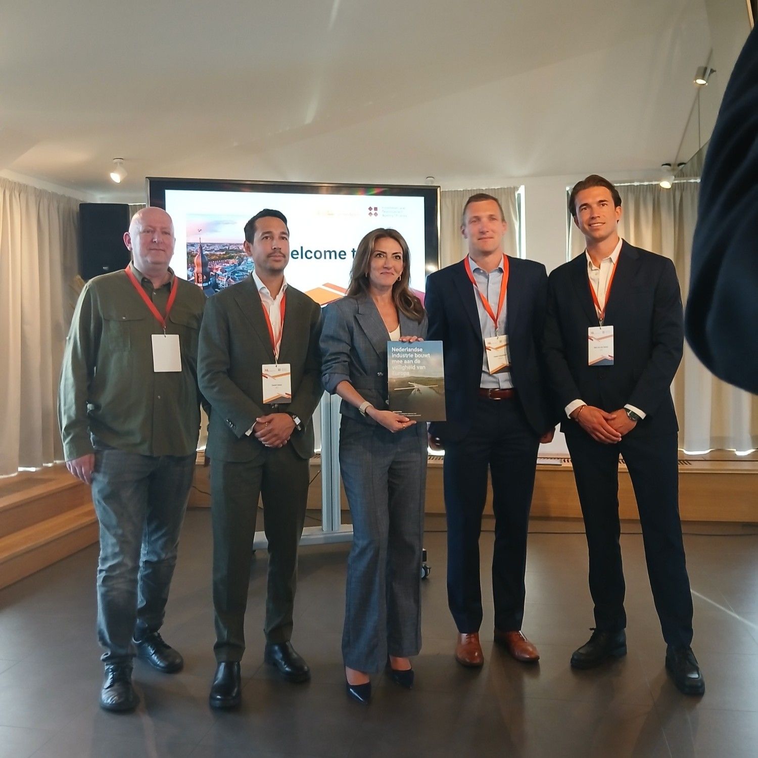 Overhandiging-plan-drone-summit-partners-crop