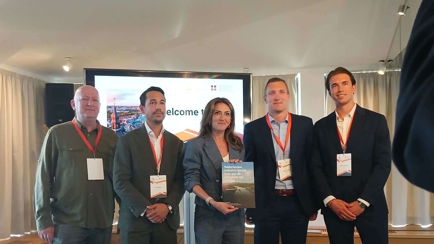 Overhandiging-plan-drone-summit-partners